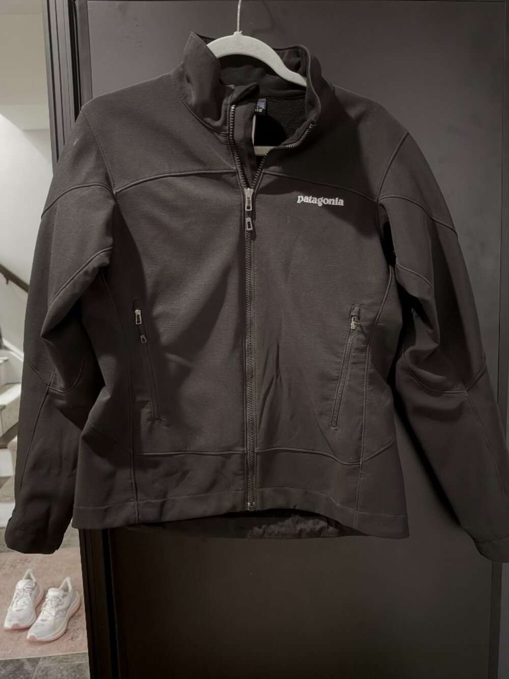 Patagonia Women's Black Full Zip Softshell Jacket – Size Small